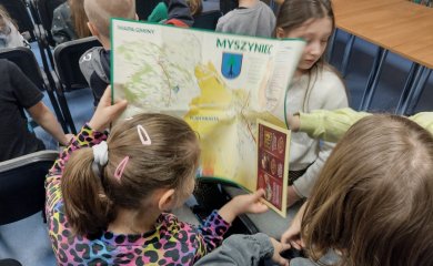 Odwiedziny dzieci z klas II c i II d z Publicznej Szkoły Podstawowej w Myszyńcu