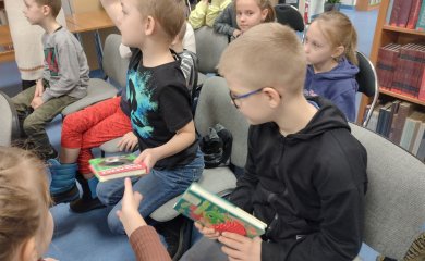 Odwiedziny dzieci z klas II c i II d z Publicznej Szkoły Podstawowej w Myszyńcu